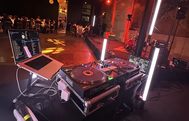 Platines DJ Rane Twelve lors d'une convention d'entreprise à Paris - Cocktail Sonore