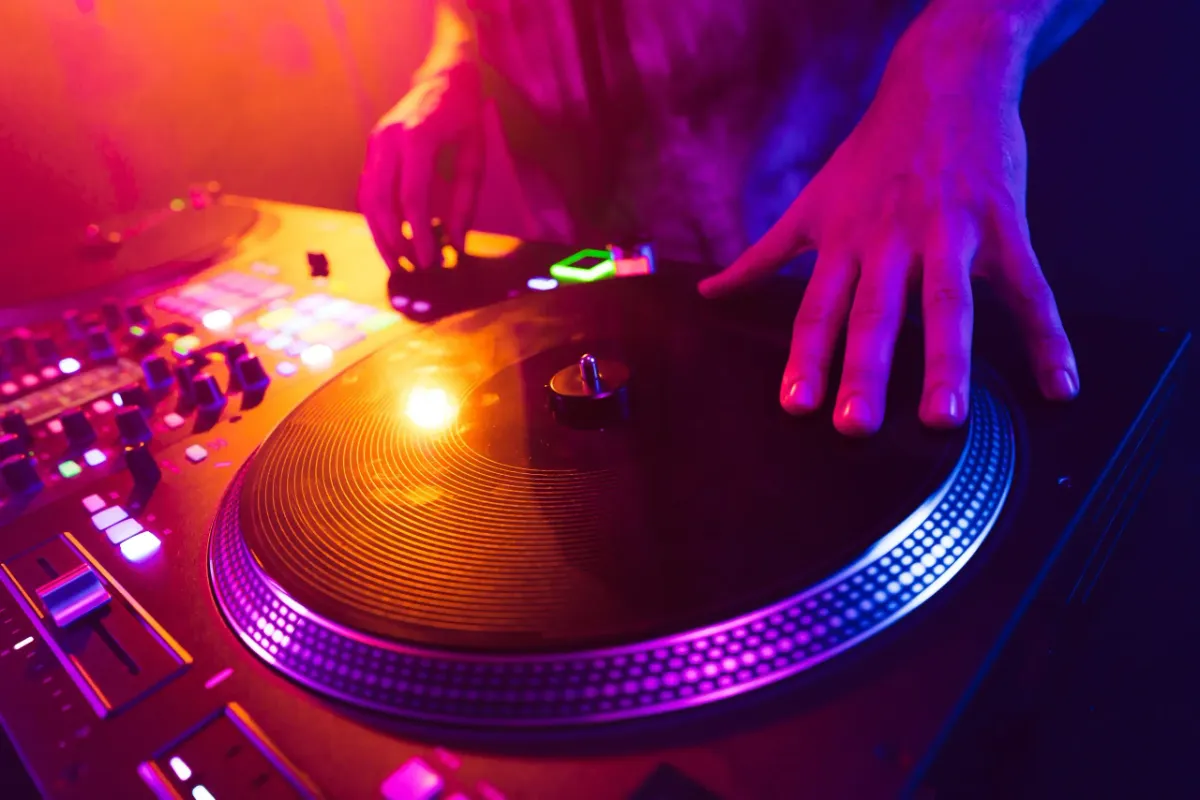 Platines de DJ pour l'animation musicale de votre séminaire d'entreprise à Paris - Cocktail Sonore