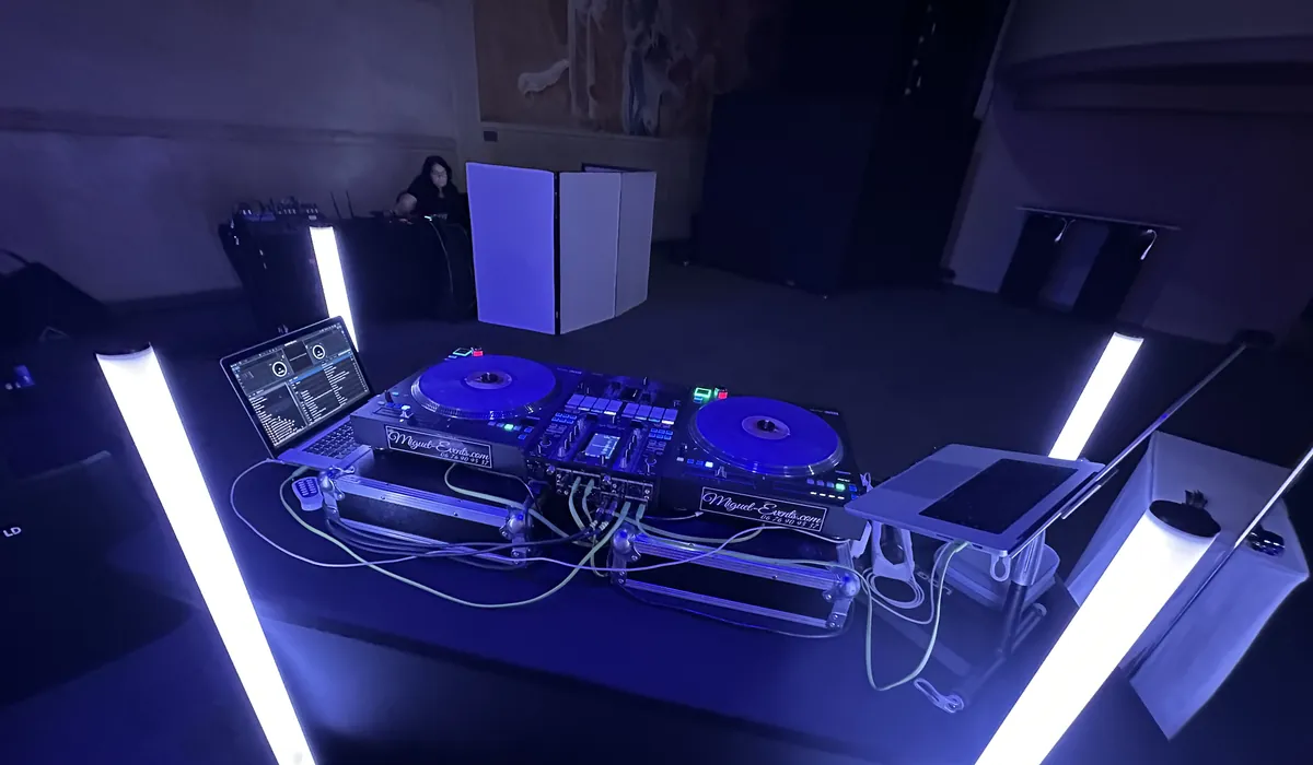 Poste DJ Cocktail Sonore : platines Rane Twelve et table de mixage Pioneer DJM-S11